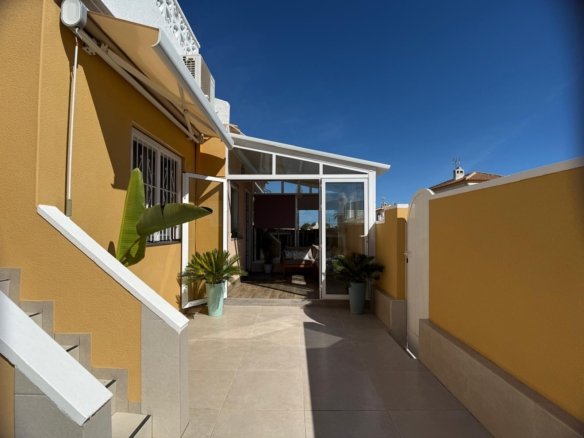 3 Bedroom 2 Bathroom Villa in Orihuela Costa - Caza De Casa