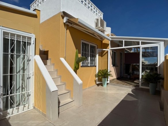 3 Bedroom 2 Bathroom Villa in Orihuela Costa - Caza De Casa