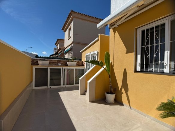 3 Bedroom 2 Bathroom Villa in Orihuela Costa - Caza De Casa