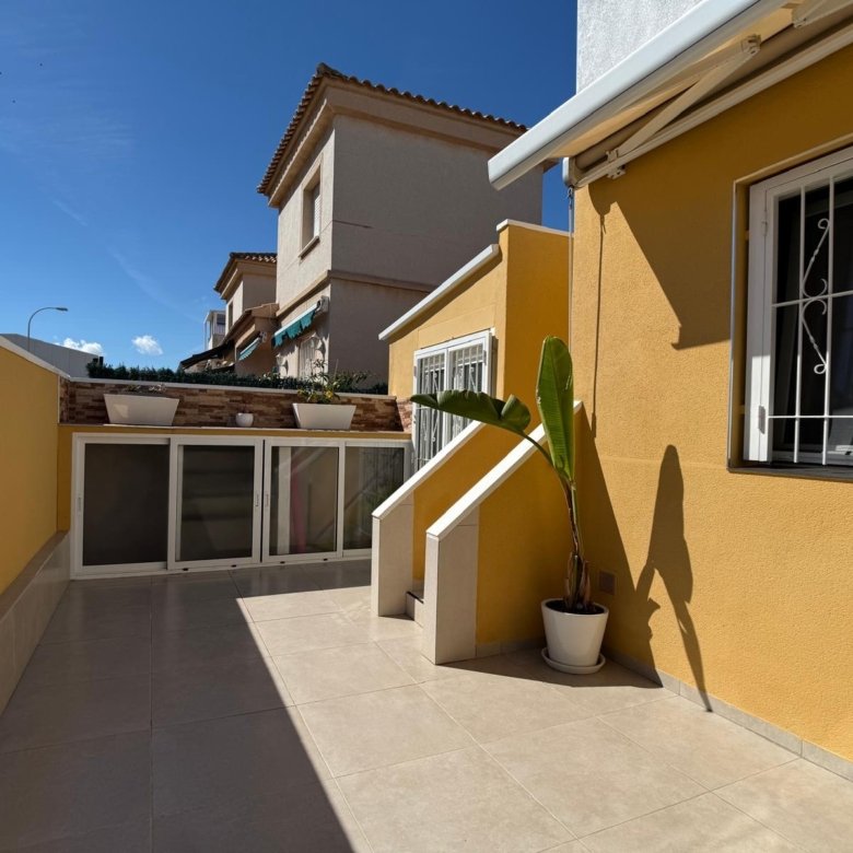 3 Bedroom 2 Bathroom Villa in Orihuela Costa - Caza De Casa