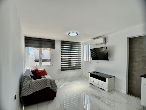 3 Bedroom 2 Bathroom Villa in Orihuela Costa - Caza De Casa