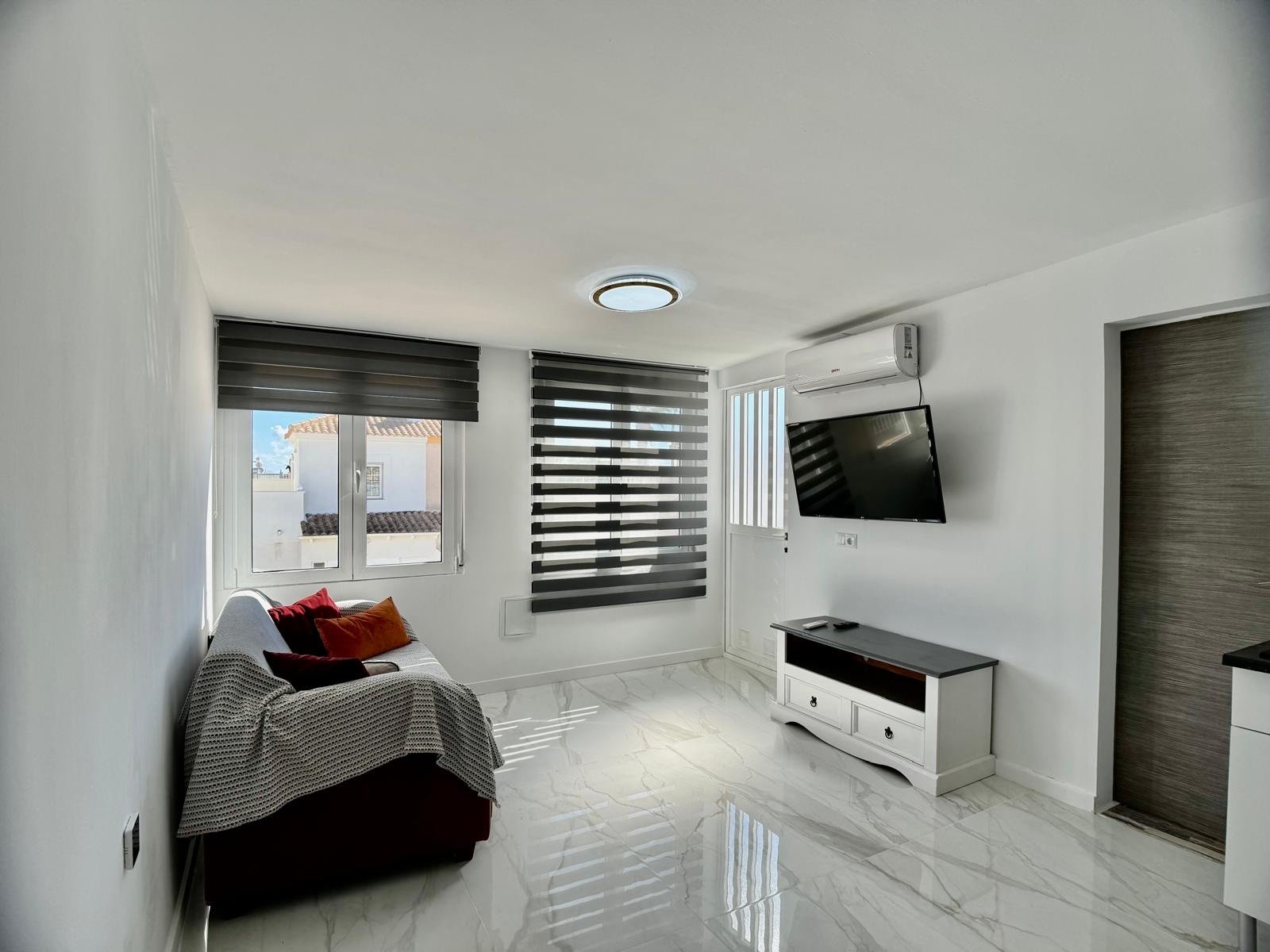 o_1k5ct0jqe1hgafpf17op1cgit0r3q 3 Bedroom 2 Bathroom Villa in Orihuela Costa - Caza De Casa