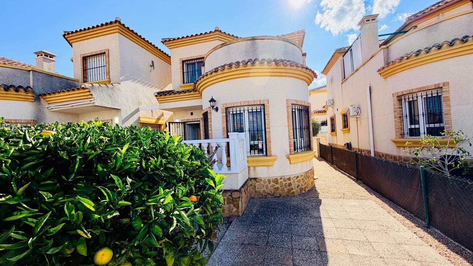 o_1k5hs3ut31u3696a10a1gfpvge2u 3 Bedroom 2 Bathroom Villa in Los Montesinos - Caza De Casa