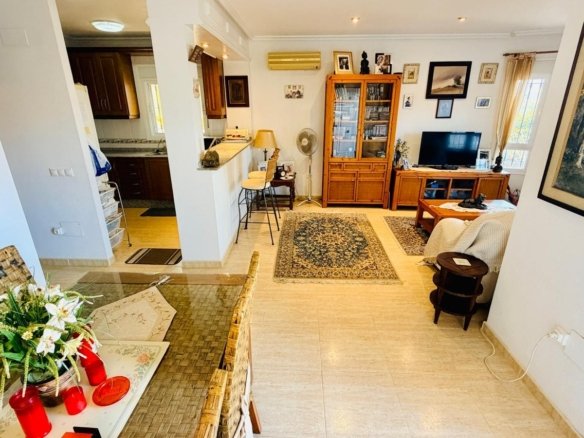3 Bedroom 2 Bathroom Villa in Los Montesinos - Caza De Casa