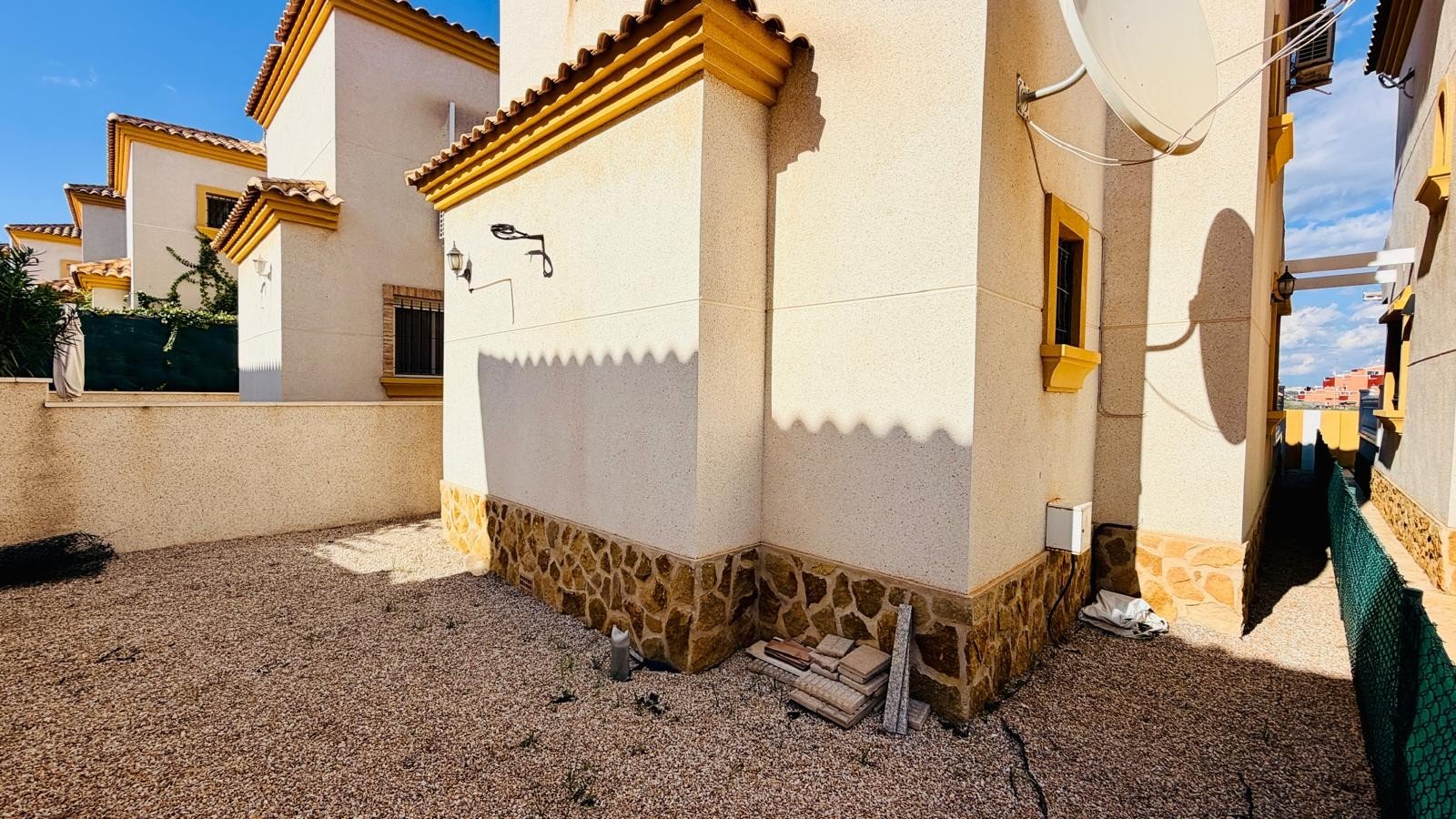 o_1k5hs3ut4gks17721p8n7rt172133 3 Bedroom 2 Bathroom Villa in Los Montesinos - Caza De Casa