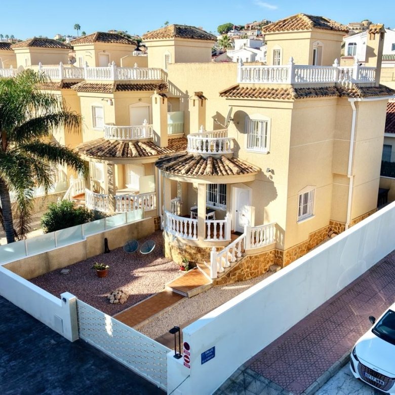 3 Bedroom 2 Bathroom Town House in Ciudad Quesada - Caza De Casa