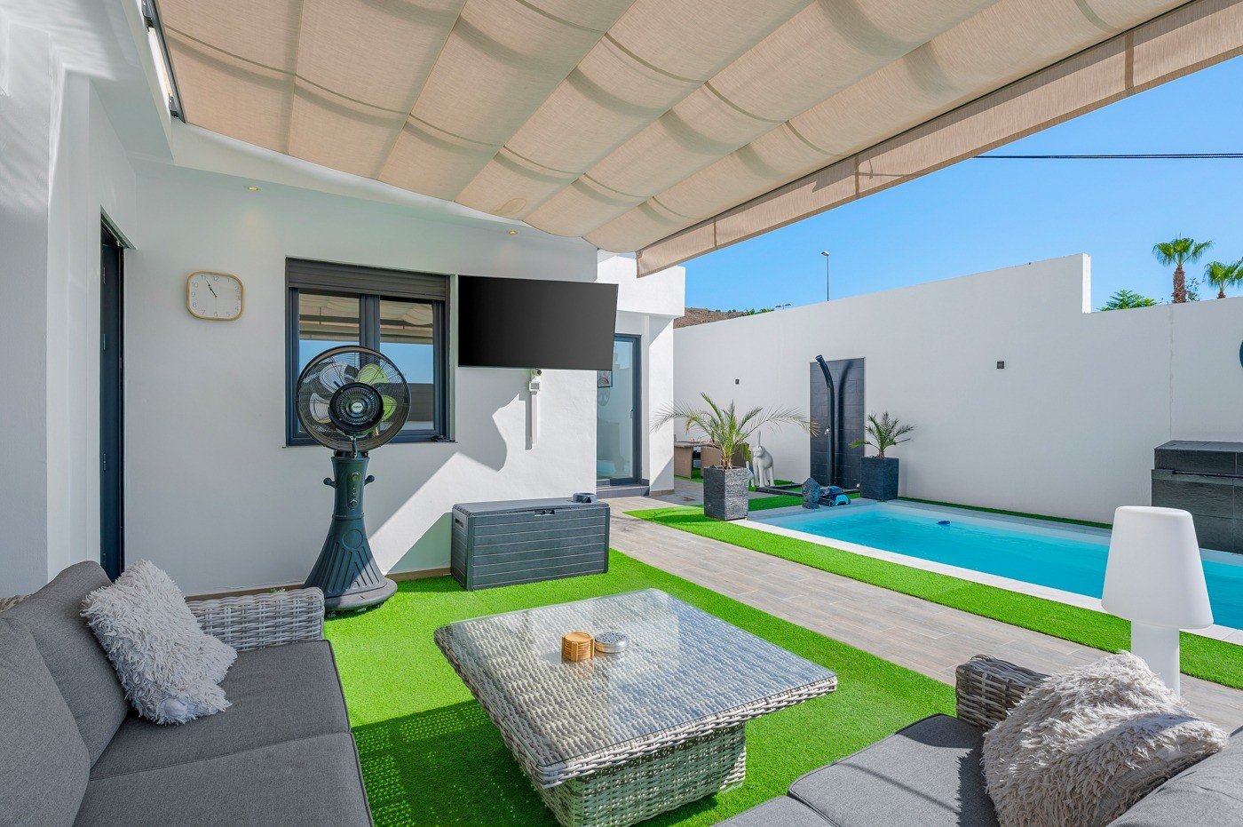 o_1k5spals51ac41at6tqe1ukcddp1g 4 Bedroom 2 Bathroom Villa in Fortuna - Caza De Casa