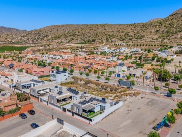 4 Bedroom 2 Bathroom Villa in Fortuna - Caza De Casa