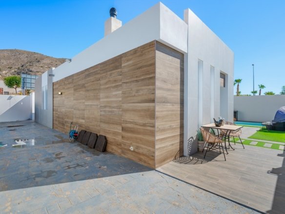 4 Bedroom 2 Bathroom Villa in Fortuna - Caza De Casa