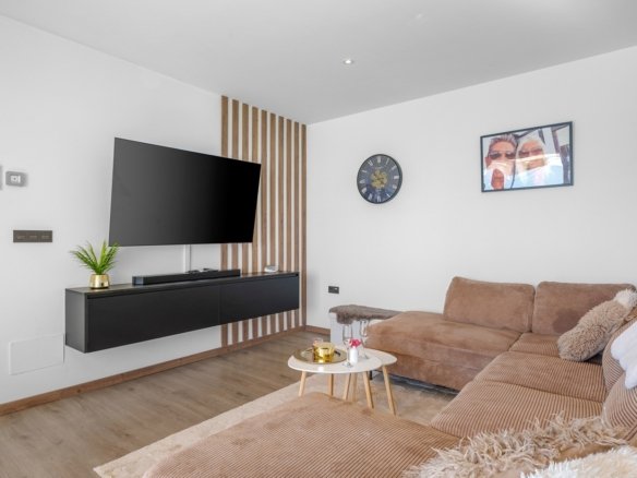 4 Bedroom 2 Bathroom Villa in Fortuna - Caza De Casa