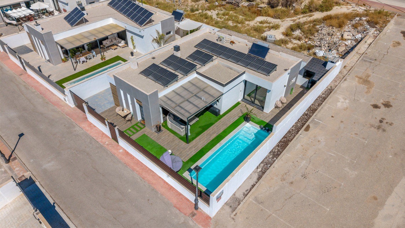 o_1k5sparpb1q10jjg18c91tm01aq149 4 Bedroom 2 Bathroom Villa in Fortuna - Caza De Casa