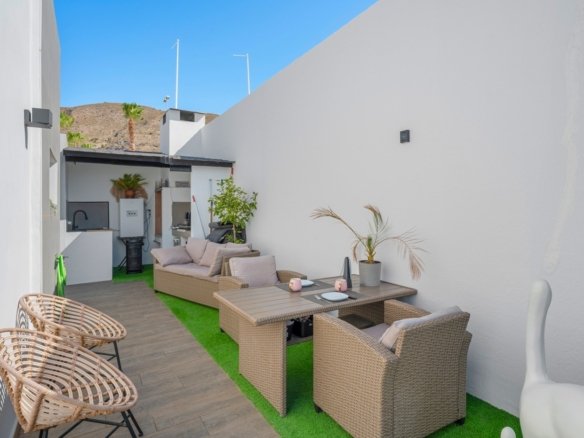 4 Bedroom 2 Bathroom Villa in Fortuna - Caza De Casa