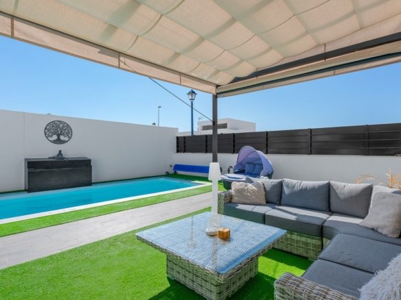 4 Bedroom 2 Bathroom Villa in Fortuna - Caza De Casa