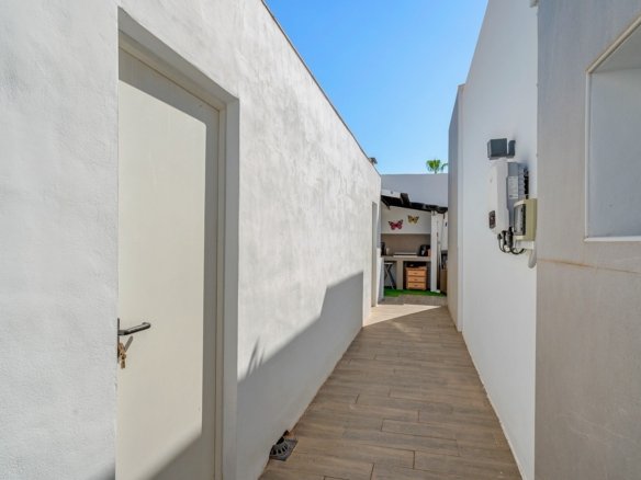4 Bedroom 2 Bathroom Villa in Fortuna - Caza De Casa