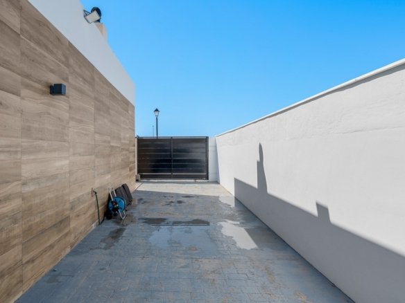 4 Bedroom 2 Bathroom Villa in Fortuna - Caza De Casa