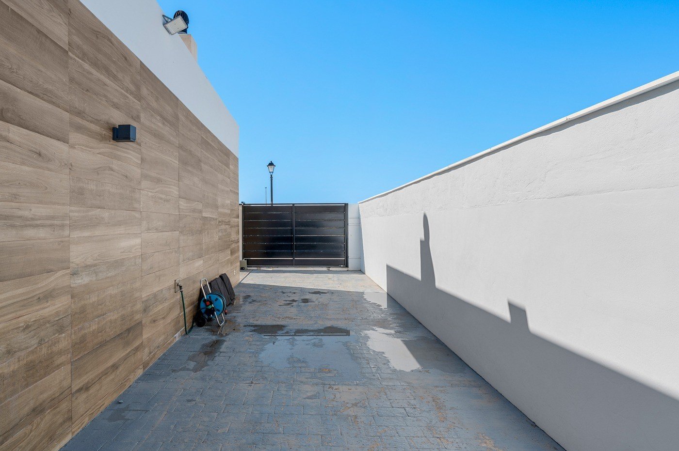 o_1k5sparpbd4v1tmo14du13ckqsh38 4 Bedroom 2 Bathroom Villa in Fortuna - Caza De Casa