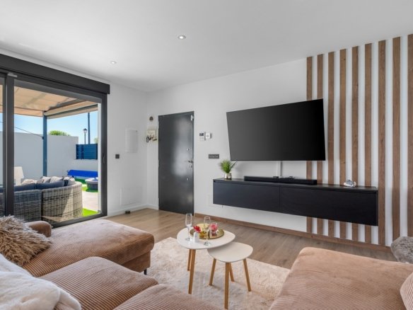 4 Bedroom 2 Bathroom Villa in Fortuna - Caza De Casa