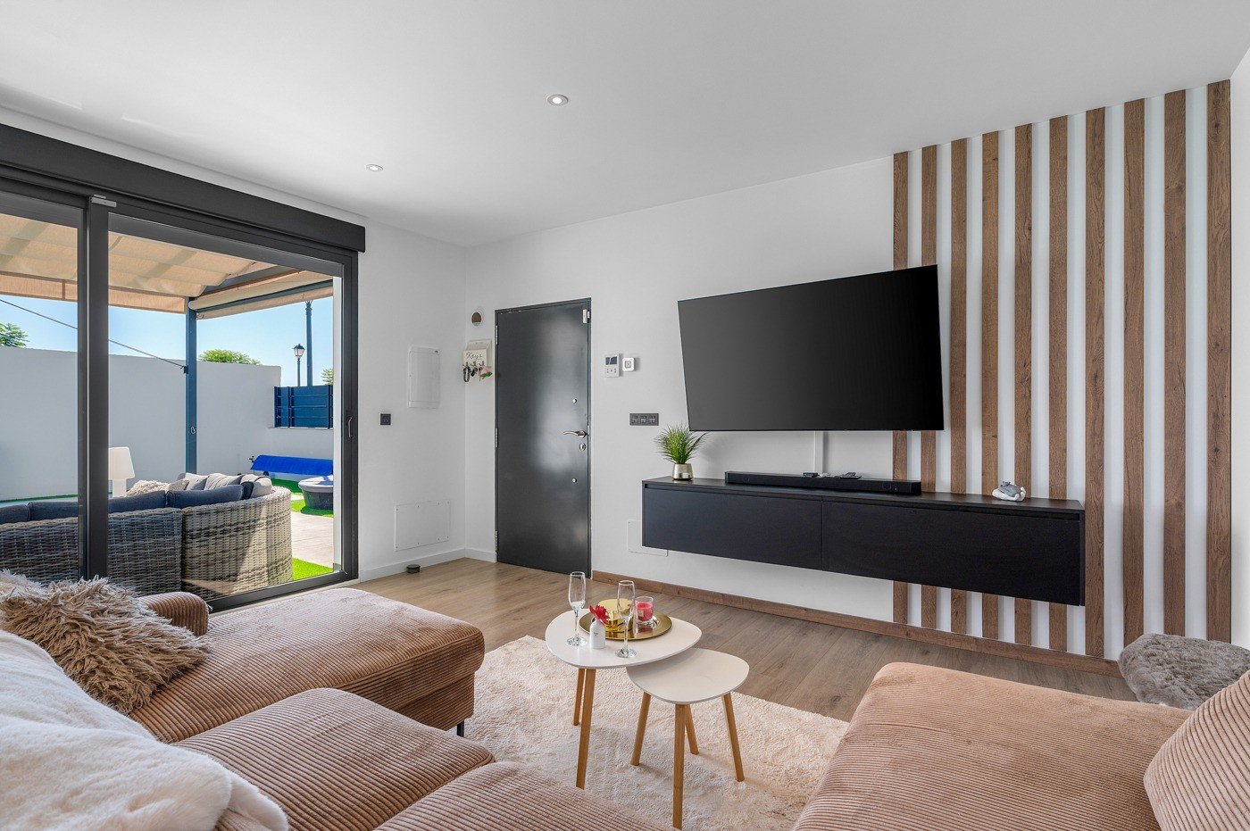 o_1k5sparpbn4h83m16p9eo7cn233 4 Bedroom 2 Bathroom Villa in Fortuna - Caza De Casa