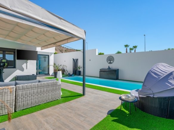 4 Bedroom 2 Bathroom Villa in Fortuna - Caza De Casa