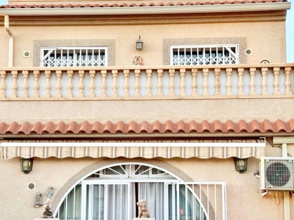 3 Bedroom 2 Bathroom Town House in Torrevieja - Caza De Casa