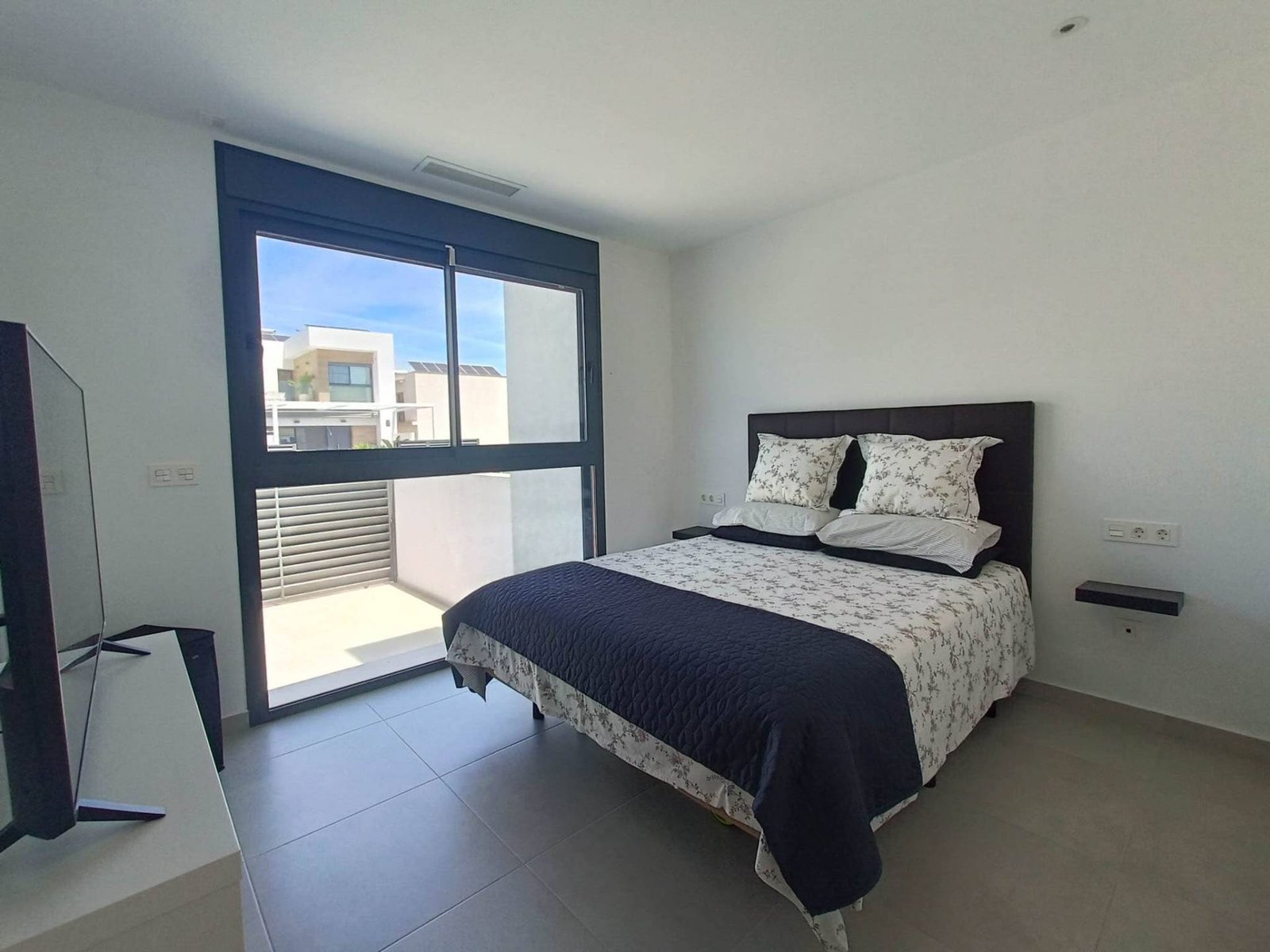 5 Bedroom 4 Bathroom Villa in Rojales - Caza De Casa