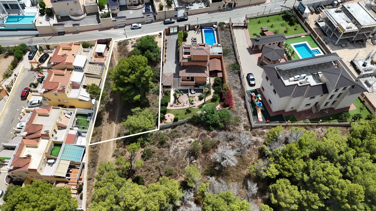 830 m² Land in Villamartin - Caza De Casa