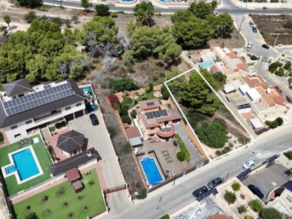 830 m² Land in Villamartin - Caza De Casa