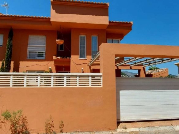 4 Bedroom 3 Bathroom Villa in Calpe - Caza De Casa