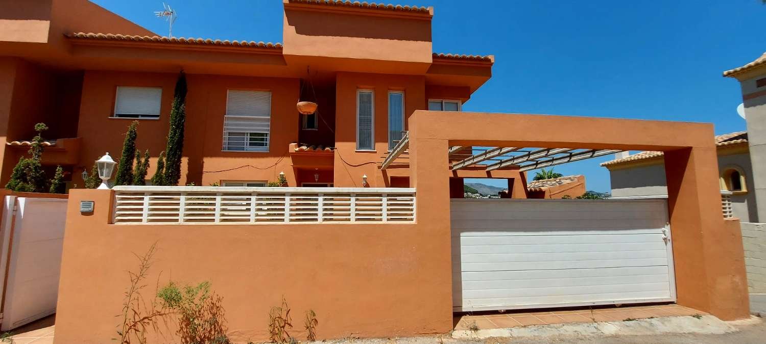 4 Bedroom 3 Bathroom Villa in Calpe - Caza De Casa