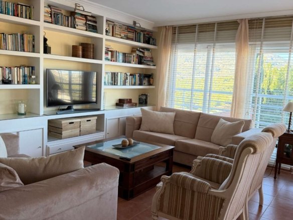 4 Bedroom 3 Bathroom Villa in Calpe - Caza De Casa