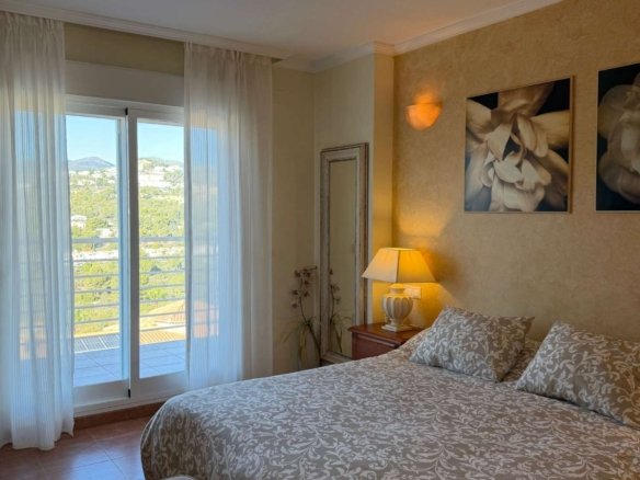 4 Bedroom 3 Bathroom Villa in Calpe - Caza De Casa