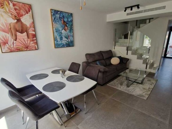 3 Bed 2 Bath Town House Penthouse in Guardamar del Segura - Caza De Casa
