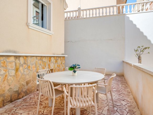 3 Bedroom 2 Bathroom Town House in San Miguel de Salinas - Caza De Casa