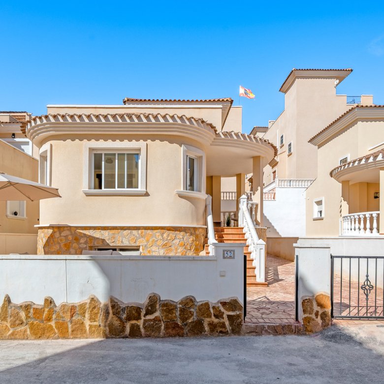 3 Bedroom 2 Bathroom Town House in San Miguel de Salinas - Caza De Casa
