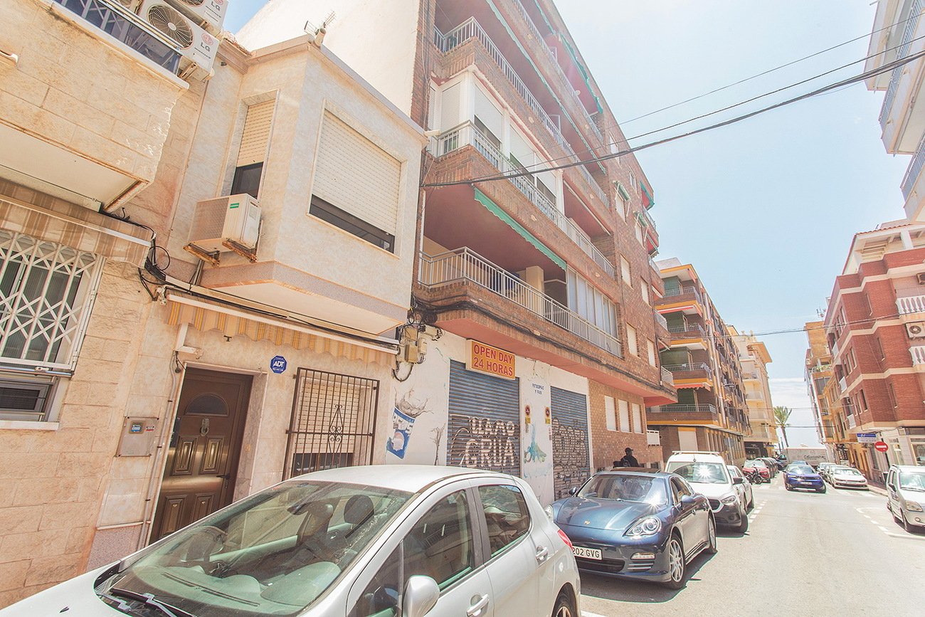 5 Bedroom 2 Bathroom Town House in Torrevieja - Caza De Casa