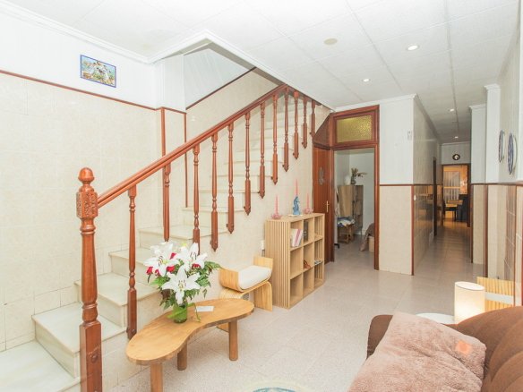 5 Bedroom 2 Bathroom Town House in Torrevieja - Caza De Casa