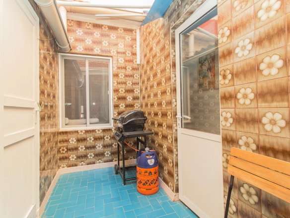 5 Bedroom 2 Bathroom Town House in Torrevieja - Caza De Casa