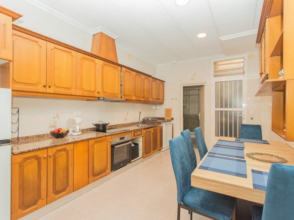 5 Bedroom 2 Bathroom Town House in Torrevieja - Caza De Casa