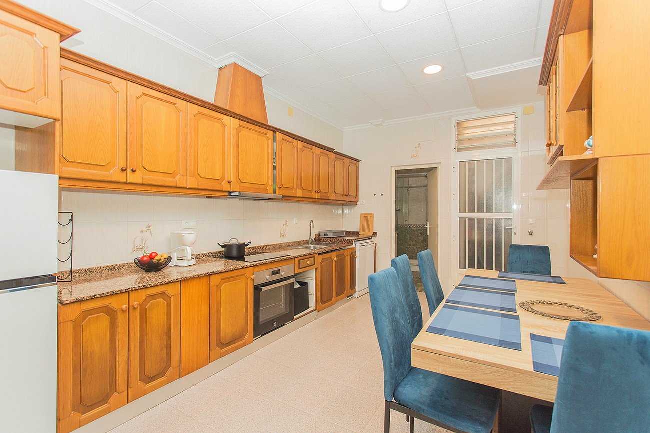 5 Bedroom 2 Bathroom Town House in Torrevieja - Caza De Casa