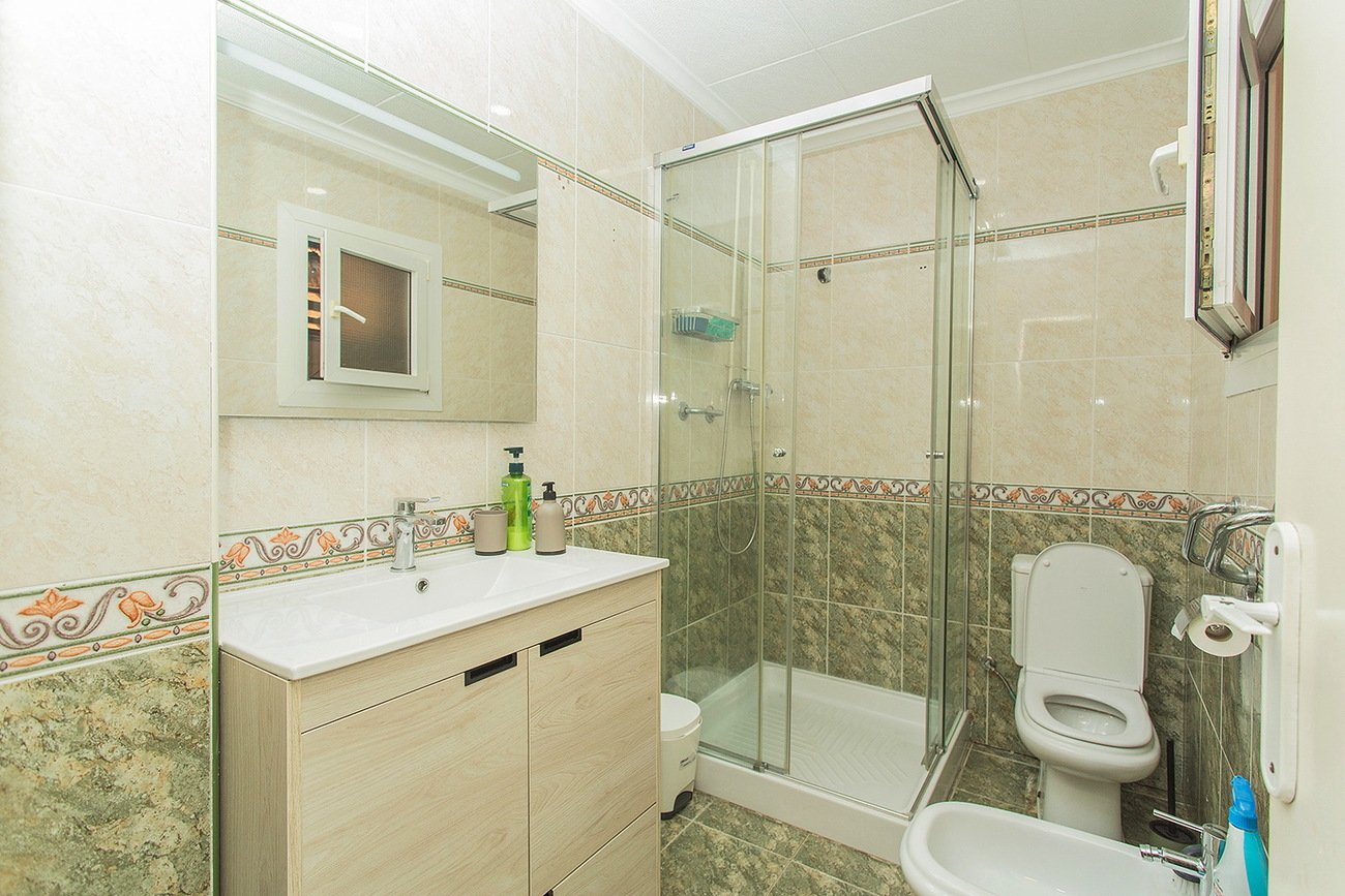 5 Bedroom 2 Bathroom Town House in Torrevieja - Caza De Casa