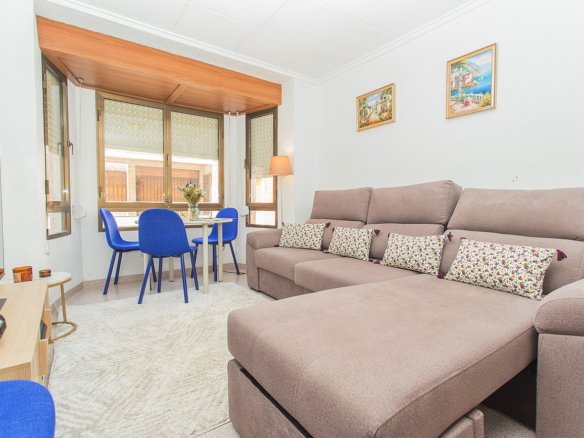 5 Bedroom 2 Bathroom Town House in Torrevieja - Caza De Casa
