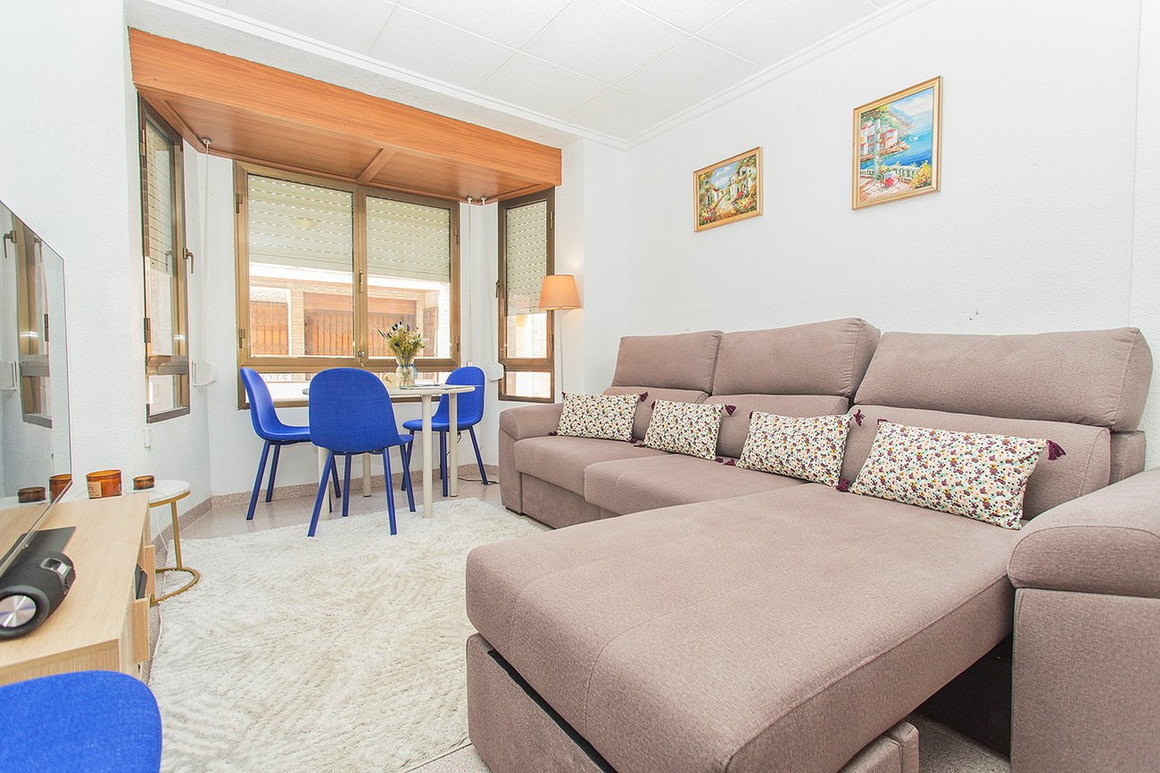 5 Bedroom 2 Bathroom Town House in Torrevieja - Caza De Casa