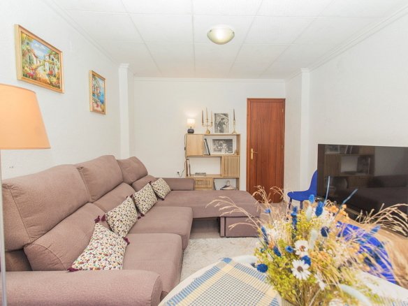 5 Bedroom 2 Bathroom Town House in Torrevieja - Caza De Casa