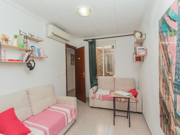 5 Bedroom 2 Bathroom Town House in Torrevieja - Caza De Casa