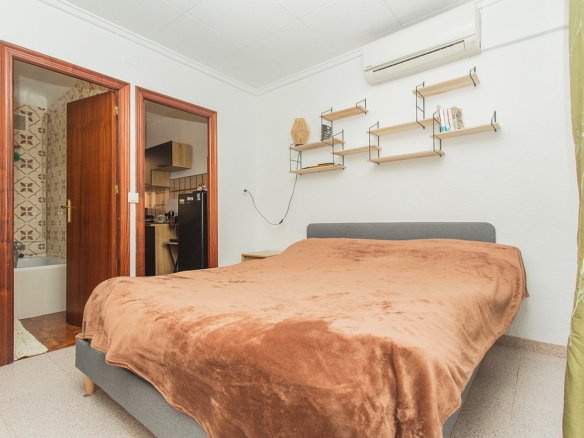 5 Bedroom 2 Bathroom Town House in Torrevieja - Caza De Casa