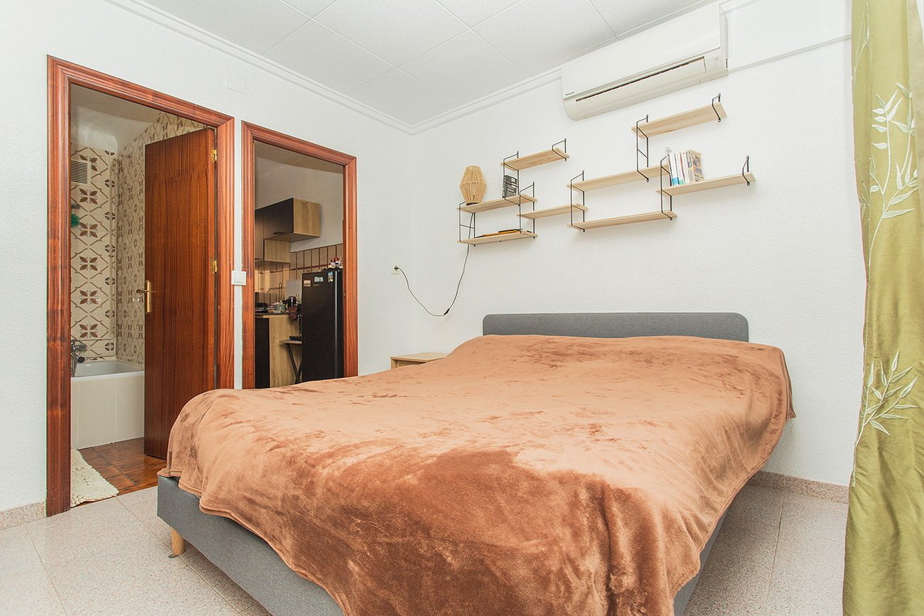 5 Bedroom 2 Bathroom Town House in Torrevieja - Caza De Casa