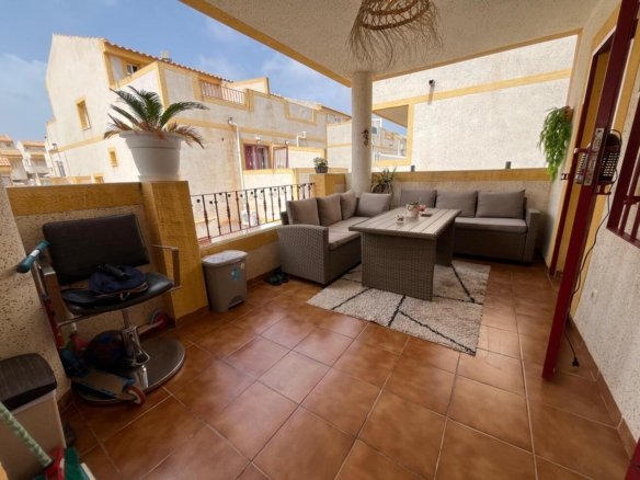 3 Bedroom 2 Bathroom Town House Penthouse in Torrevieja - Caza De Casa