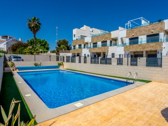 3 Bed 3 Bath Town House in Villamartin - Caza De Casa