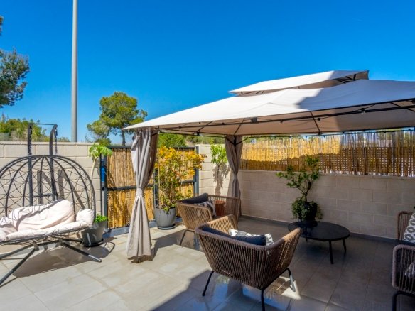 3 Bed 3 Bath Town House in Villamartin - Caza De Casa