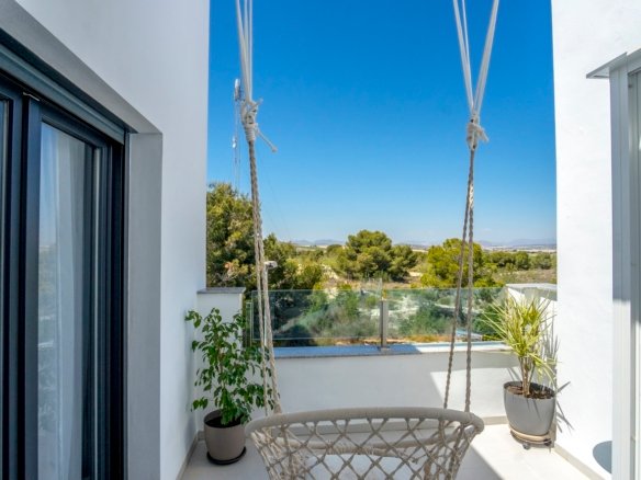 3 Bed 3 Bath Town House in Villamartin - Caza De Casa